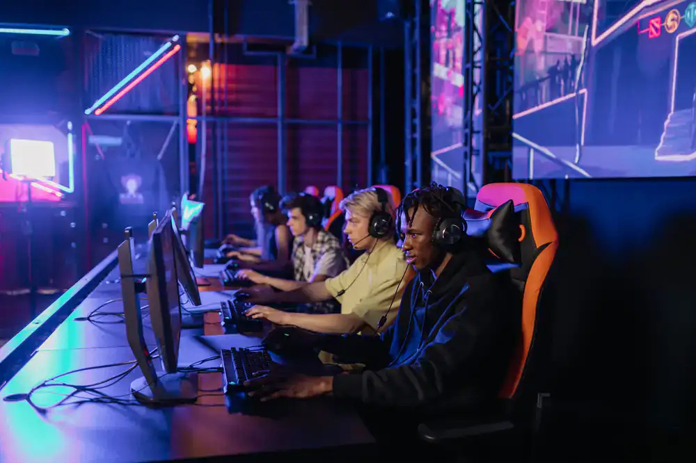 Massive 5v5 team fight in a multiplayer online battle arena