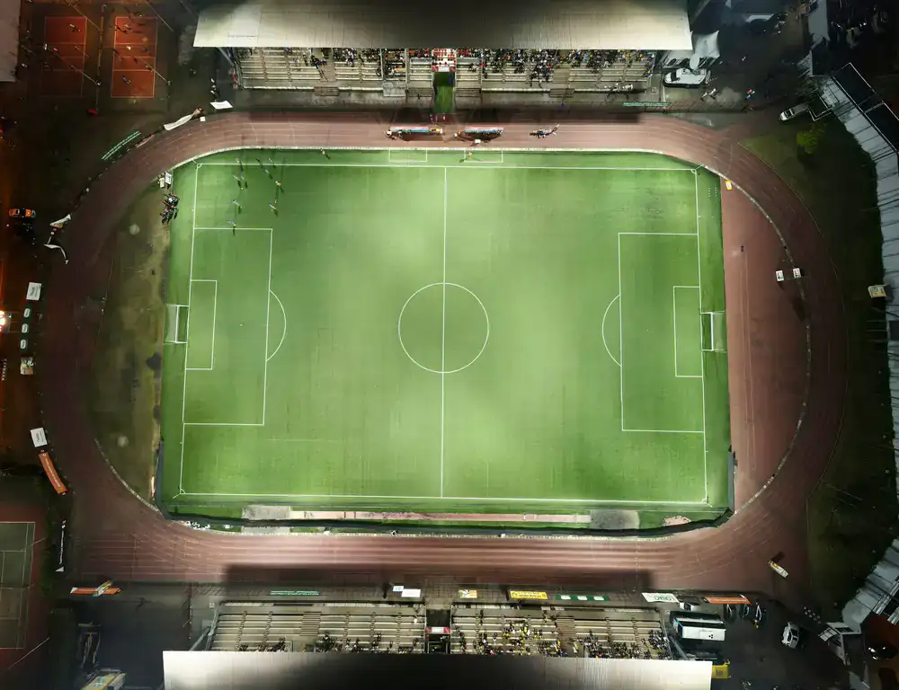 Top down view of a MOBA arena during a team fight